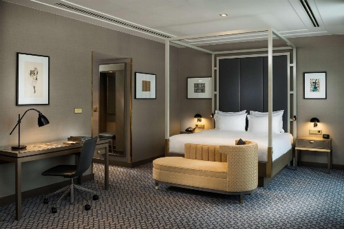 Hilton Vienna Plaza image 1