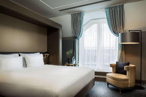 Hilton Vienna Plaza image 3